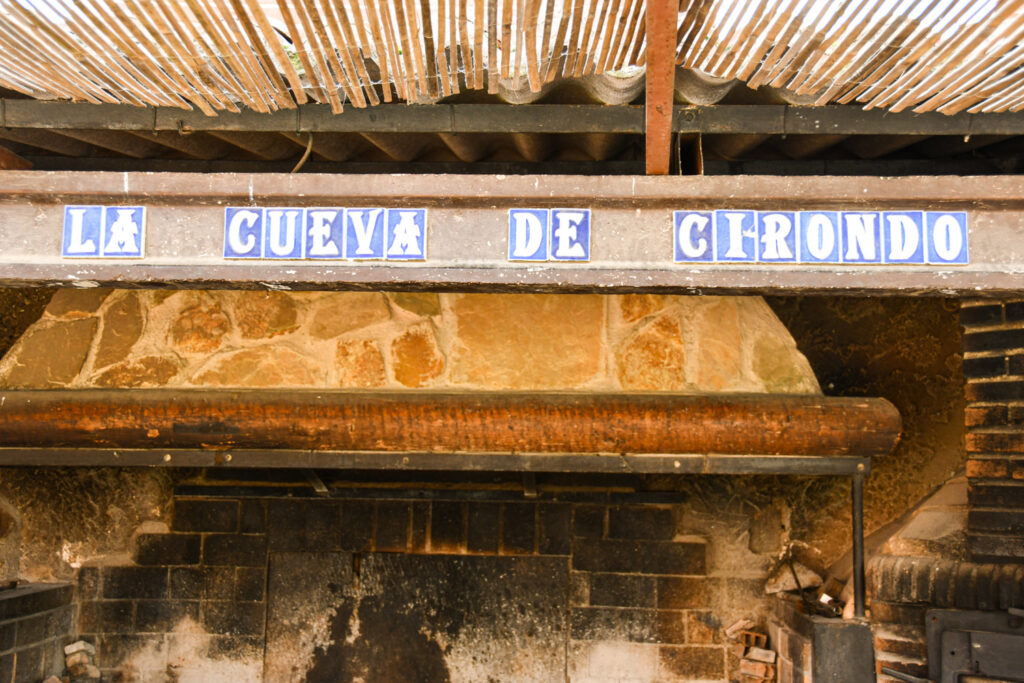 Barbacoa con horno de leña | Cueva de Cirondo