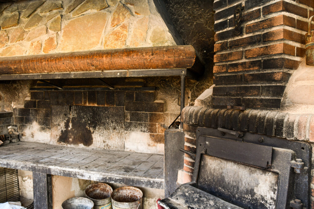 Barbacoa con horno de leña | Cueva de Cirondo
