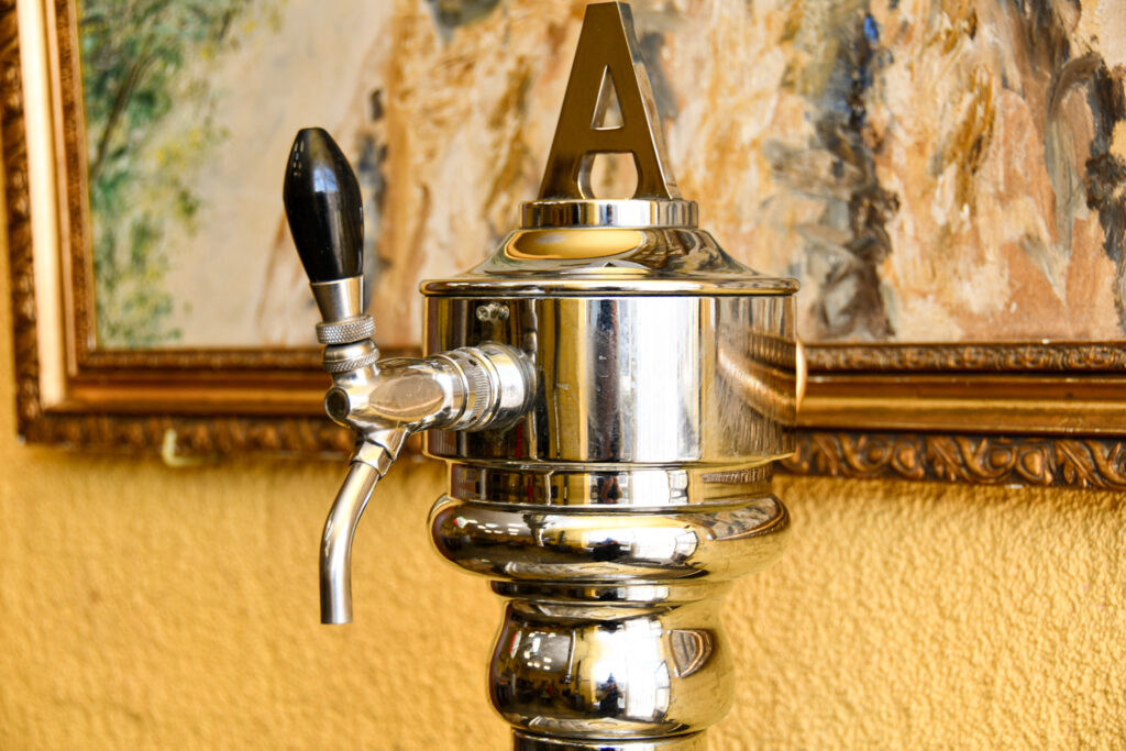 Salón para grupos grandes | Grifo de cerveza | Cueva de Cirondo